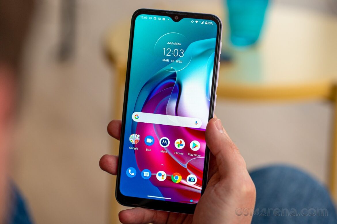 Moto G30 is the latest device to receive an update to Android 12